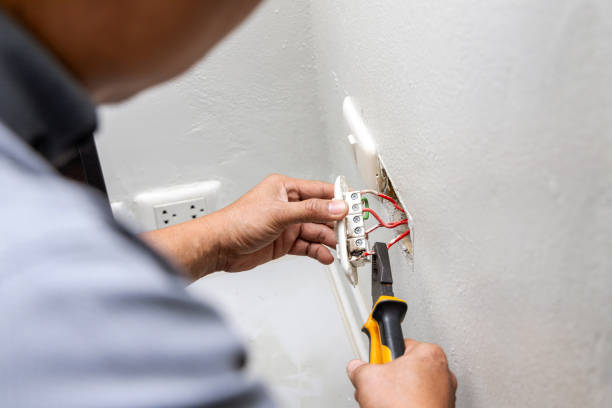 Best Circuit Breaker Repair  in Eastmont, WA